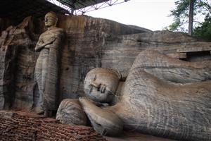 Polonaruwa - Buddha scolpiti nella roccia
